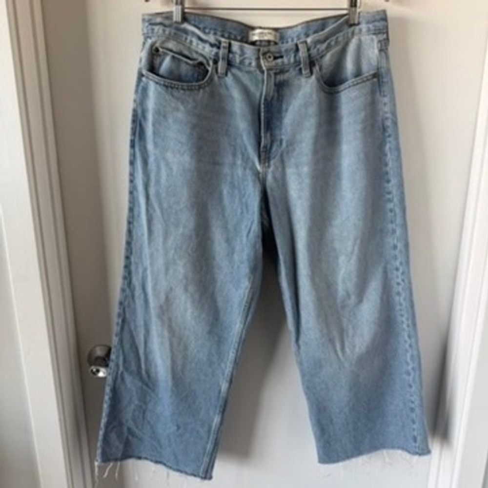 Abercrombie & Fitch Slouchy Jean Mid Rise Light Wash Raw Hem Denim 32 Regular